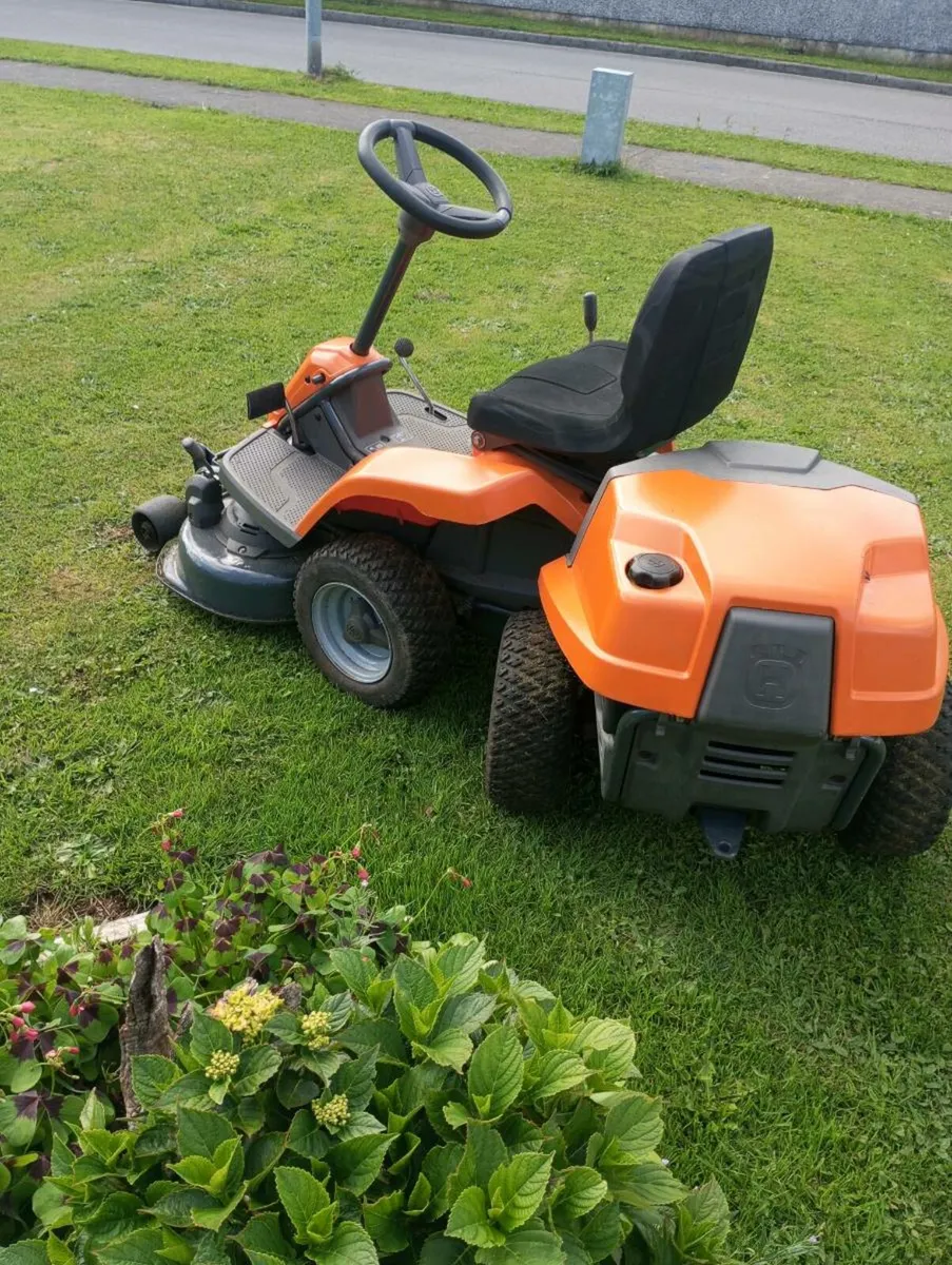 Husqvarna R111B front deck 85cm.10.5hp engine mowe - Image 1