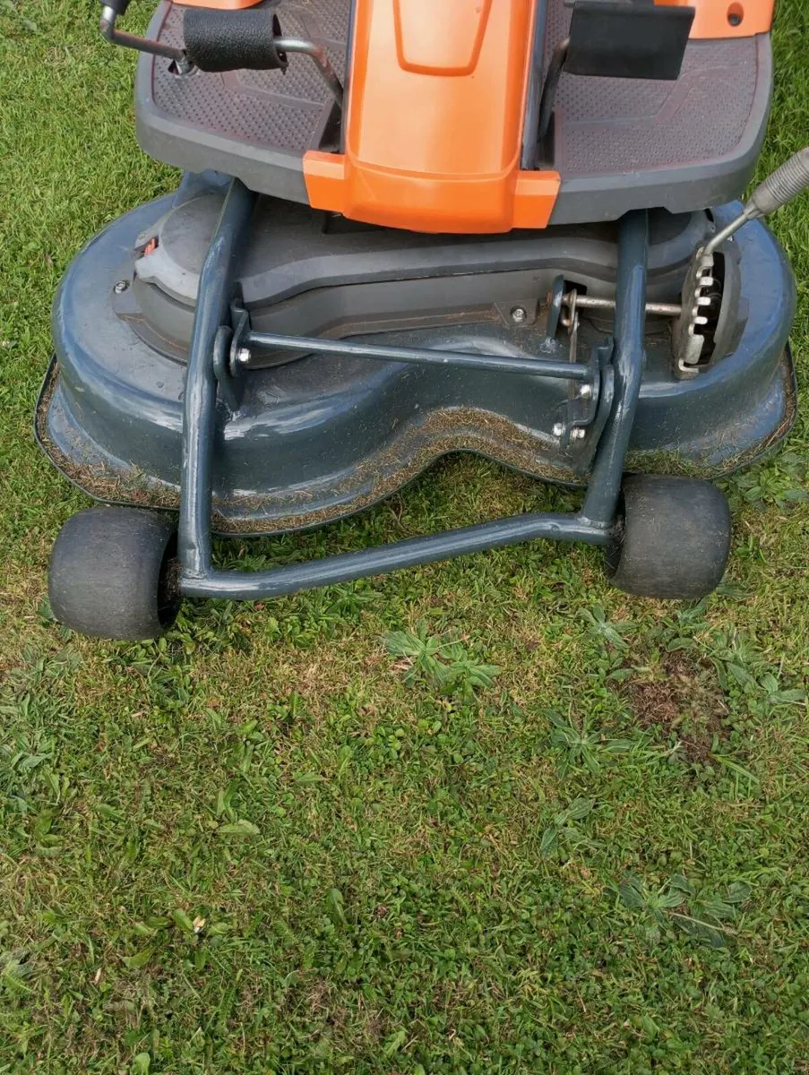 Husqvarna R111B front deck 85cm.10.5hp engine mowe - Image 2