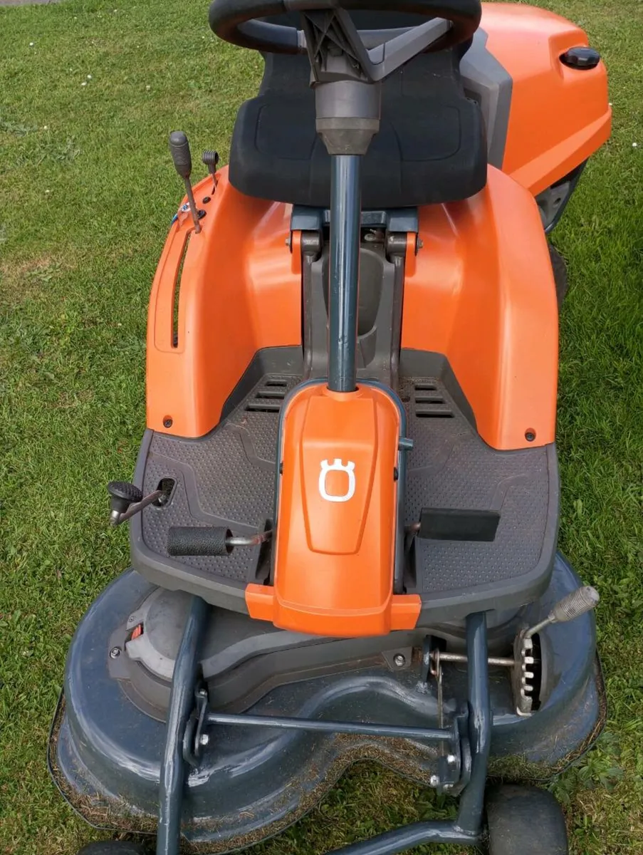 Husqvarna R111B front deck 85cm.10.5hp engine mowe - Image 3