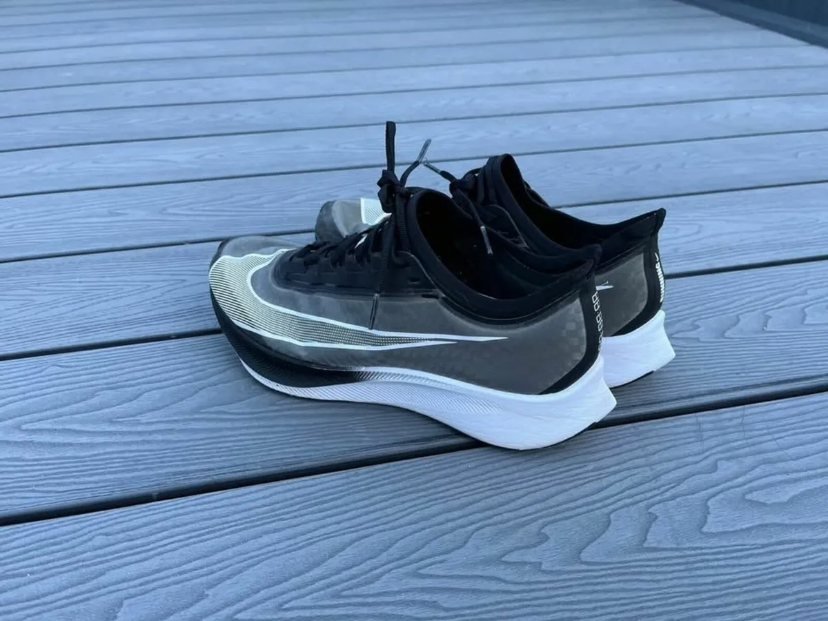 NIKE ZOOM FLY 3 "BLACK-WHITE" 8.5 UK - Image 1