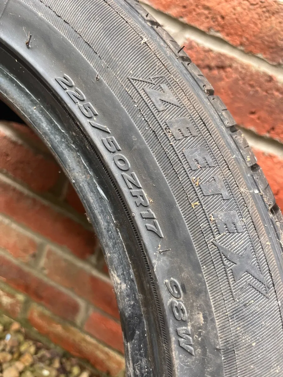 Tyre R17 225/50 - Image 2