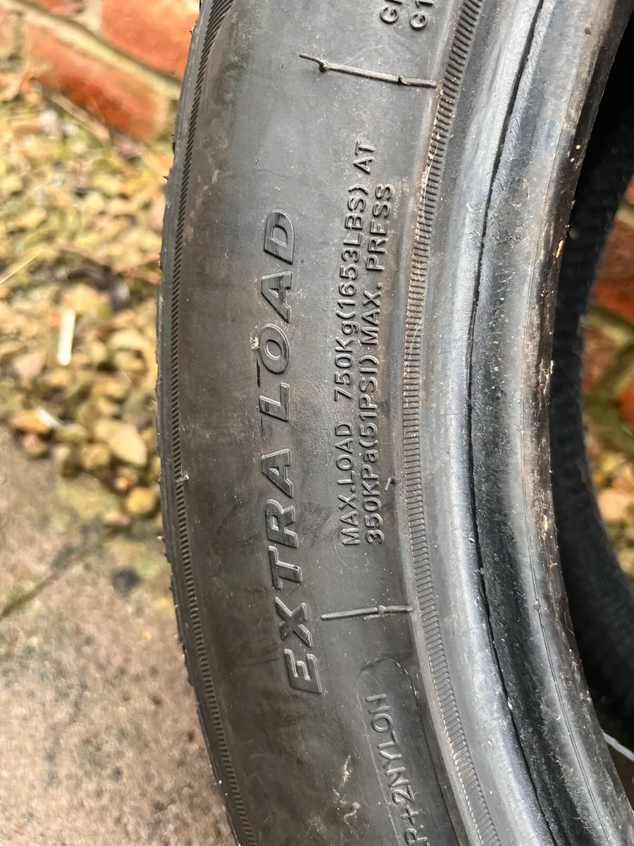 Tyre R17 225/50 - Image 3