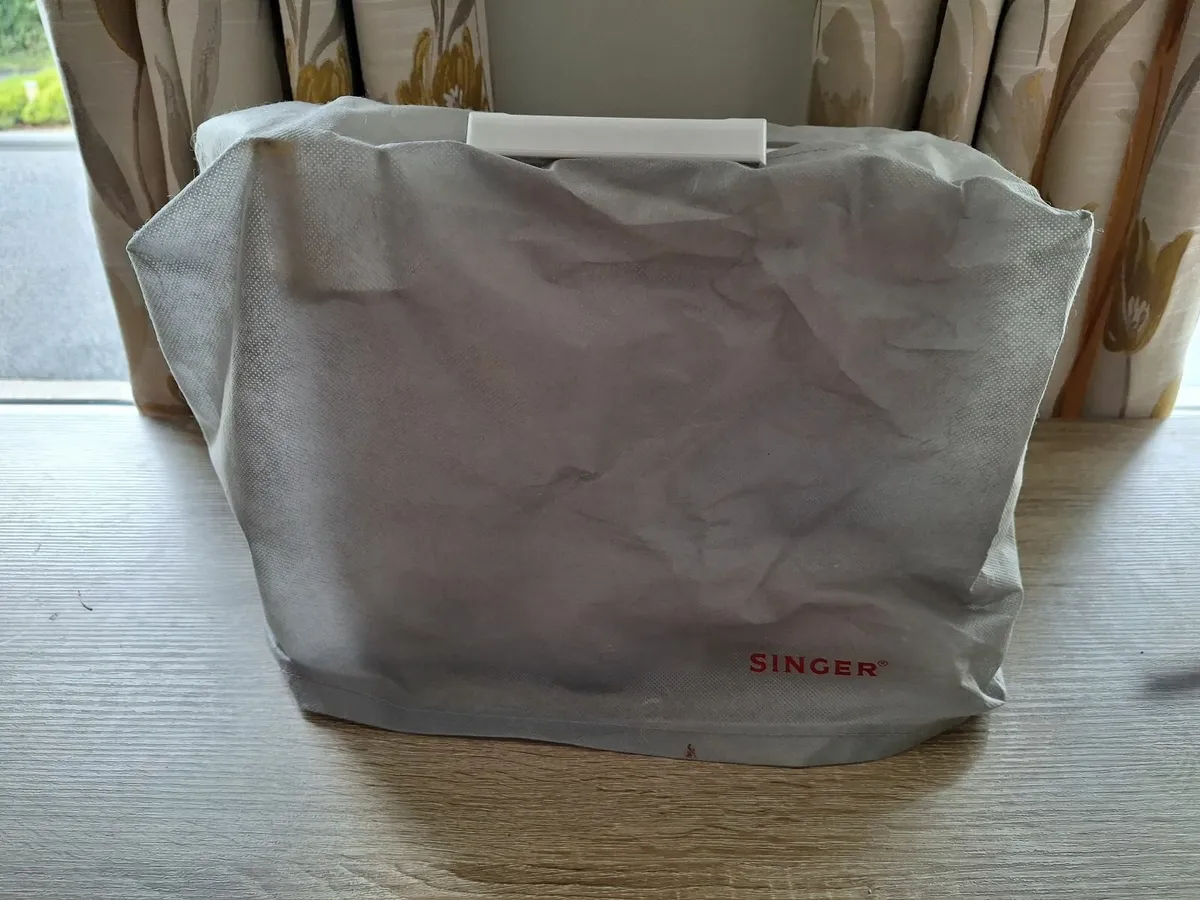 Singer 1408 Sewing Machine As New - Image 2