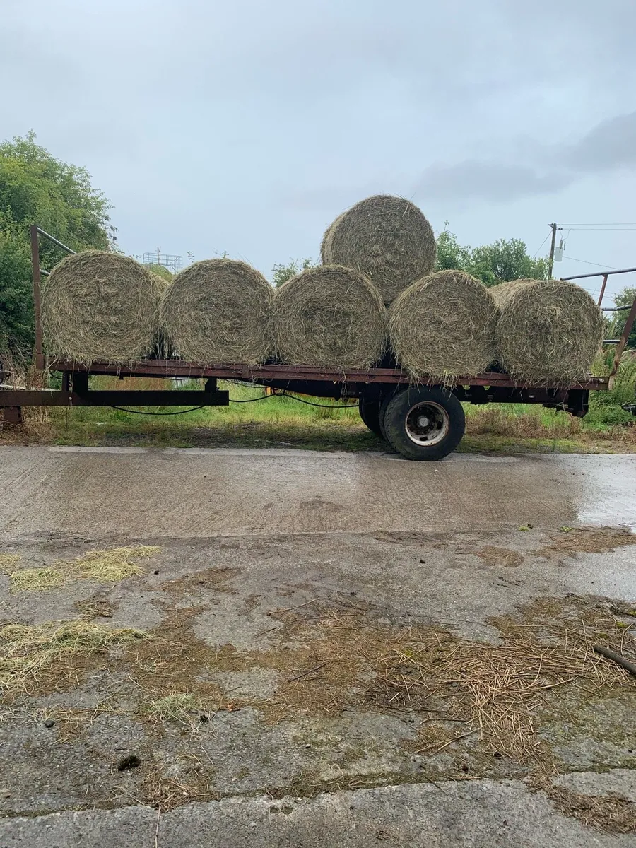 Bale trailer - Image 1