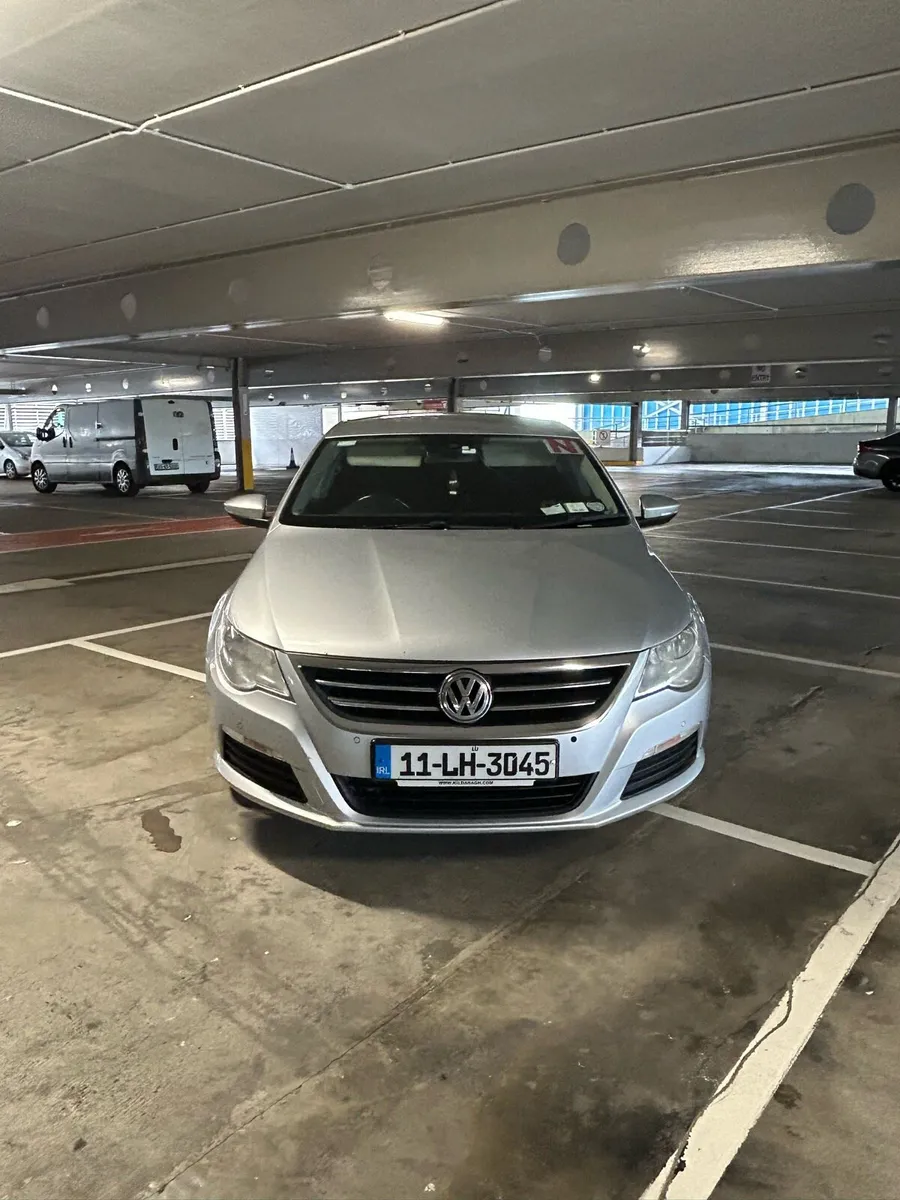 VW Passat CC Bluemotion, 2.0L, DSG box (Automatic) - Image 2