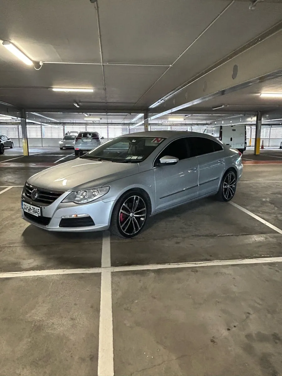 VW Passat CC Bluemotion, 2.0L, DSG box (Automatic) - Image 3
