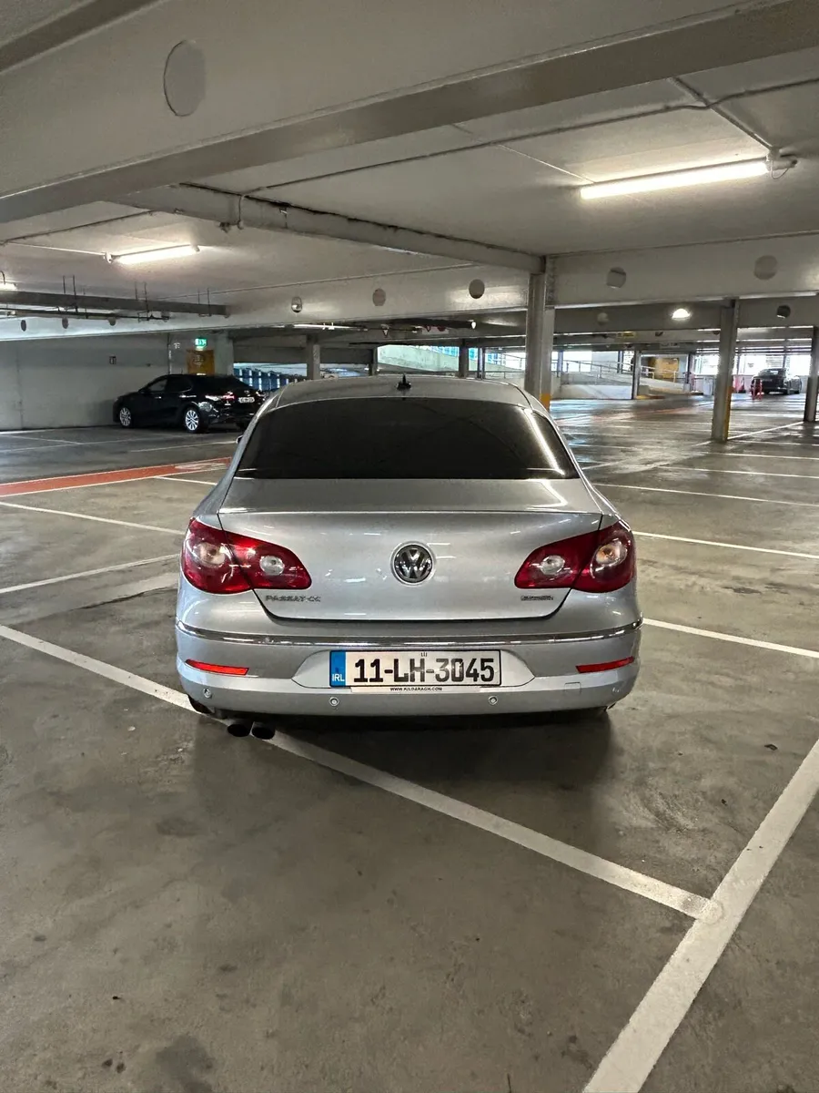 VW Passat CC Bluemotion, 2.0L, DSG box (Automatic) - Image 4