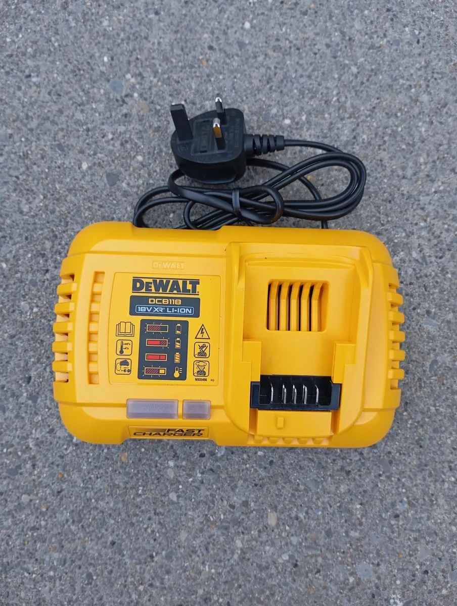 DeWalt Fast Charger