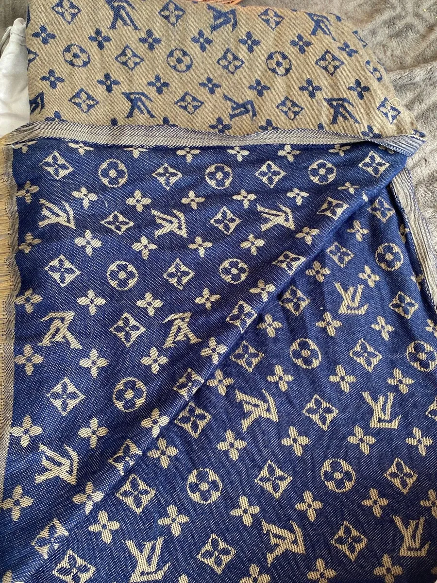 Louis Vuitton scarf