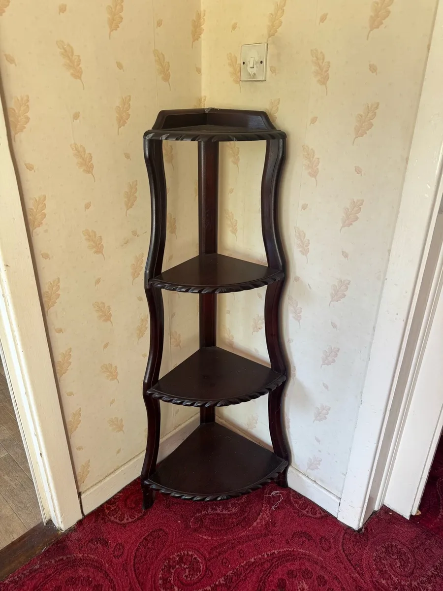 Corner display unit