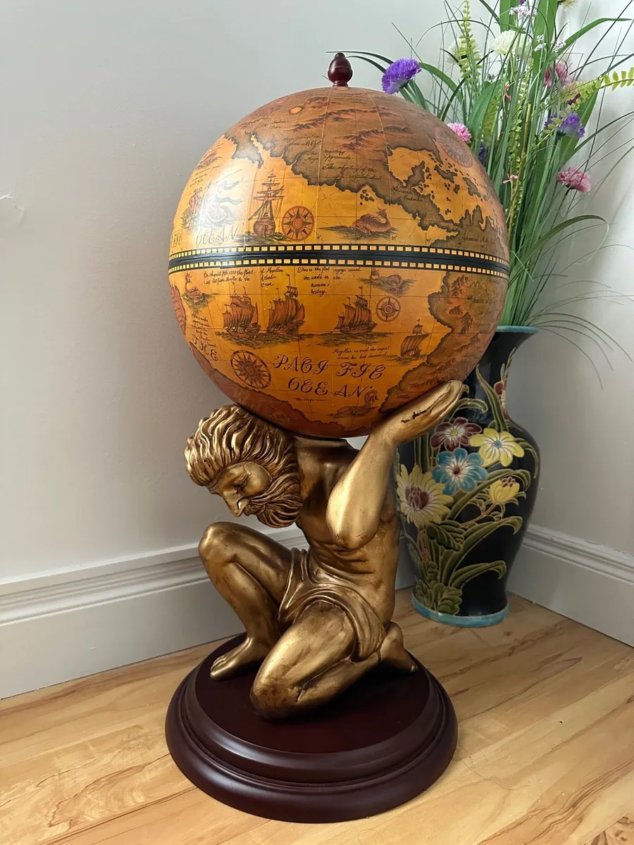 12.5kg Atlas Man Globe Drinks Cabinet - Image 1