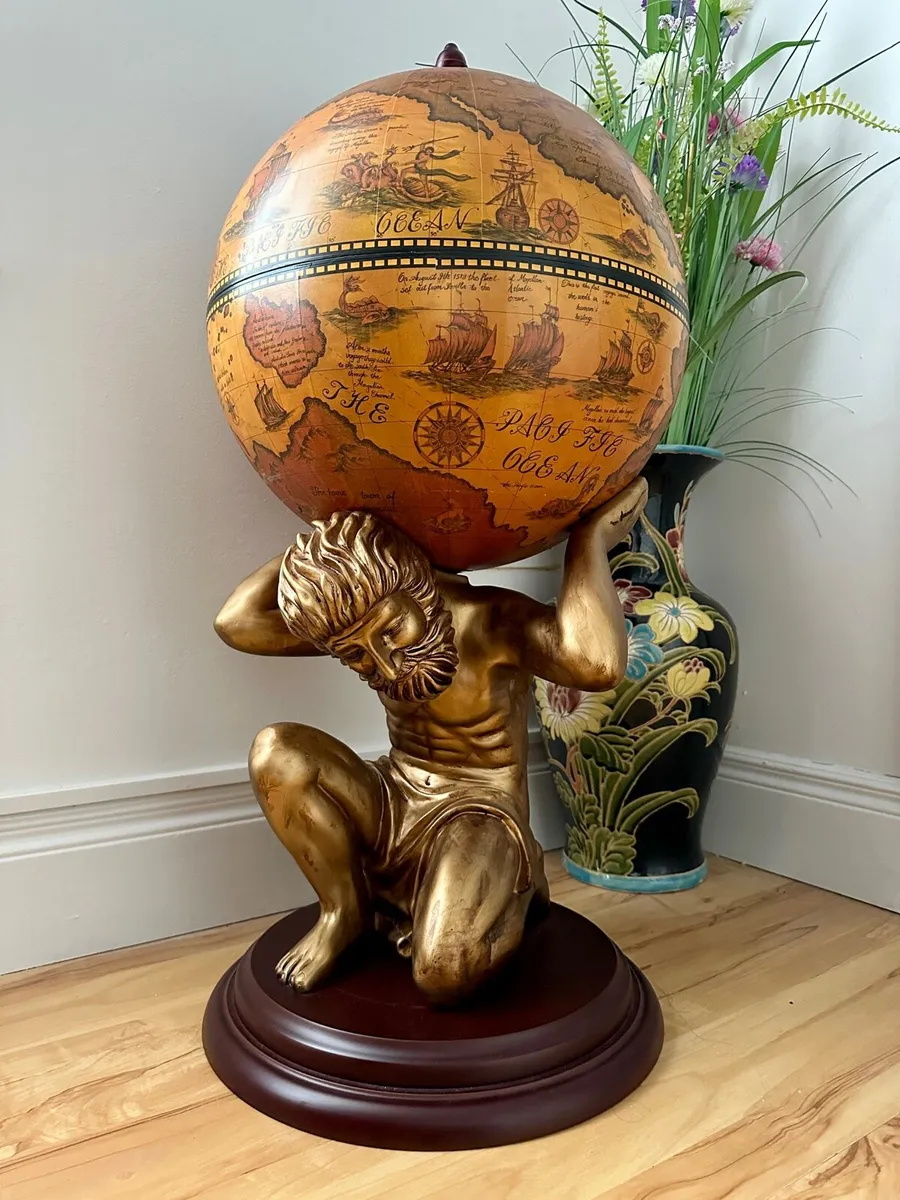 12.5kg Atlas Man Globe Drinks Cabinet - Image 2