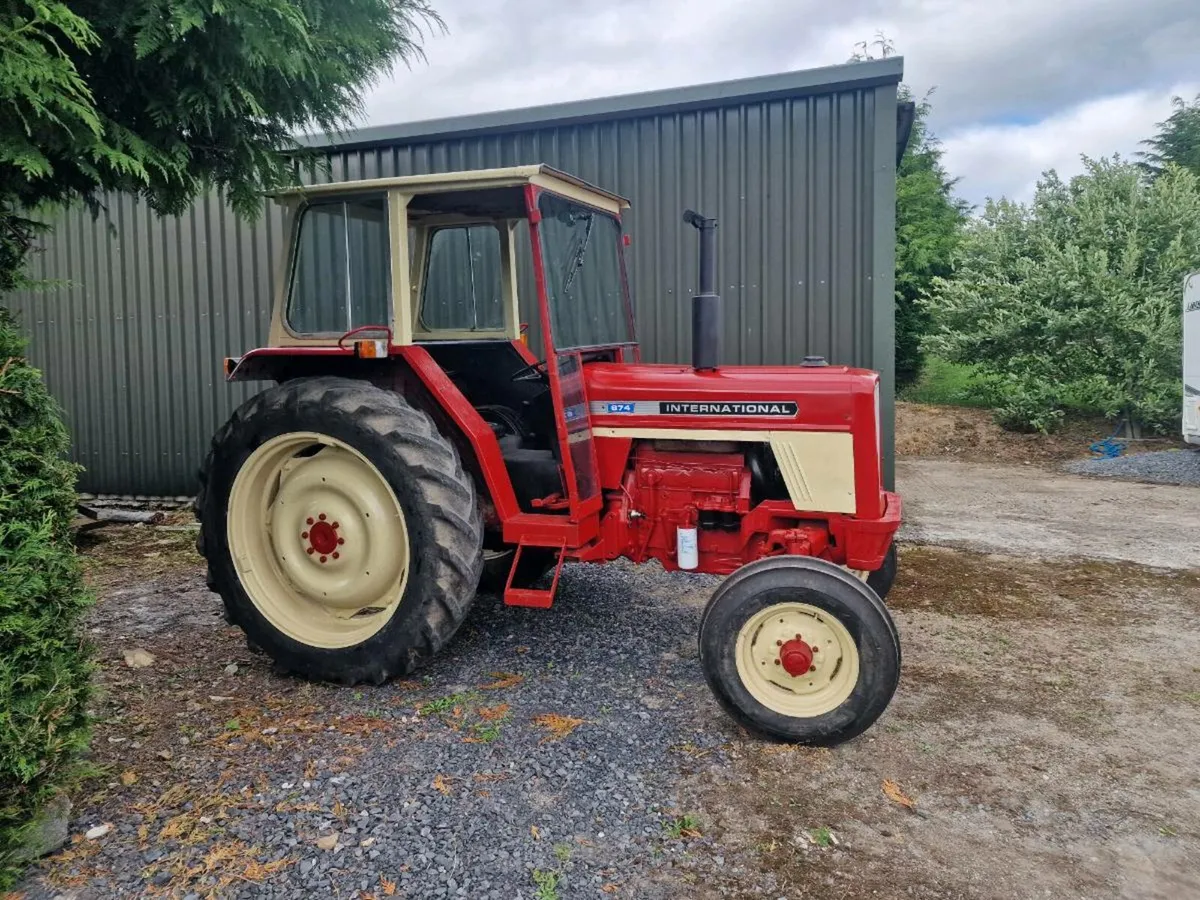 Tractor International 674 - Image 1