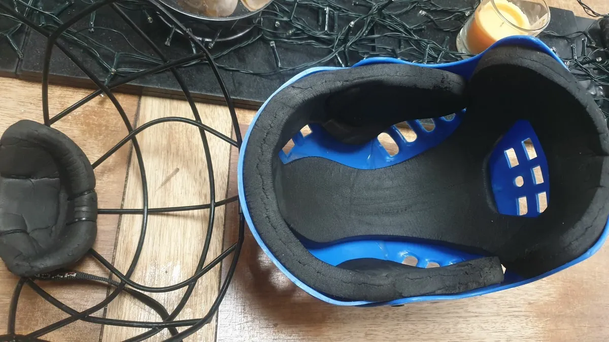Hurling helmet - Image 2