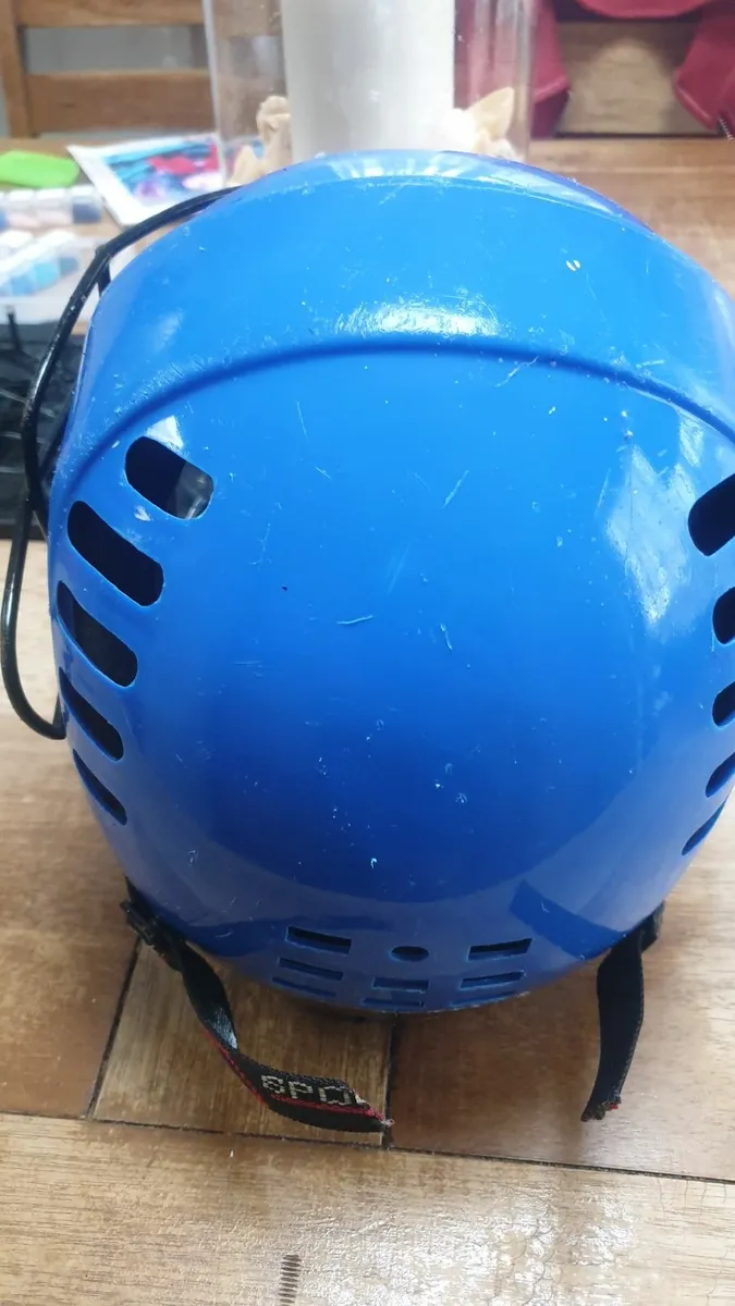 Hurling helmet - Image 3