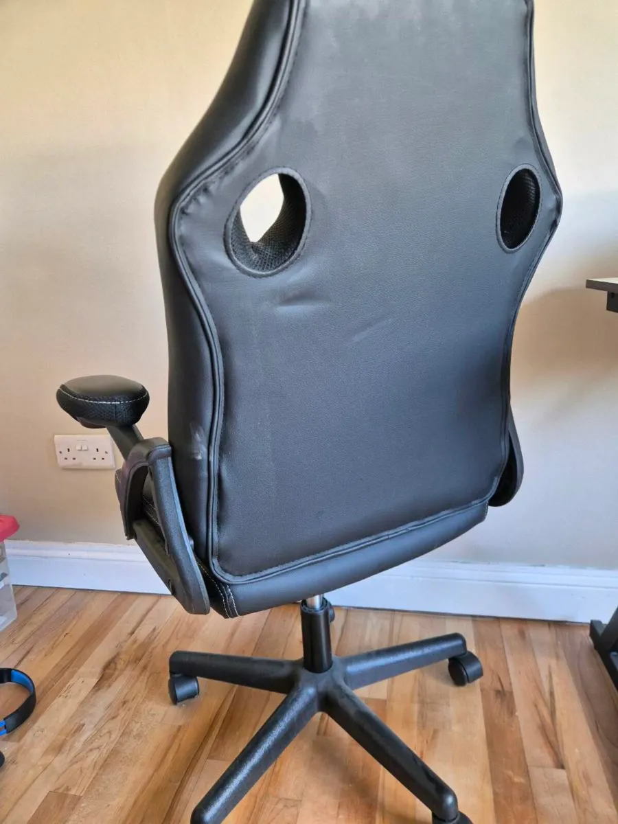 Gaming Chair - Image 2