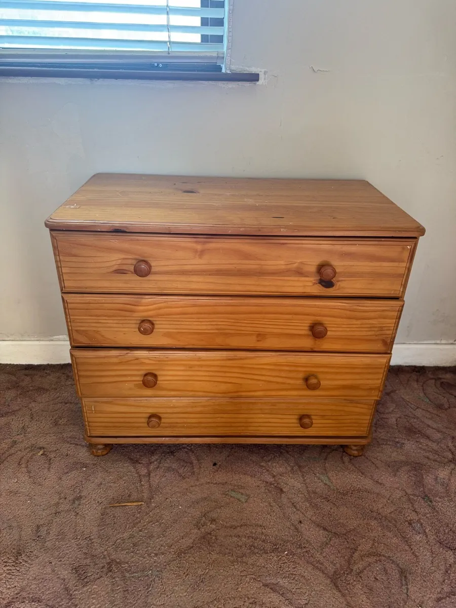 Pine chest of drawers - Image 1