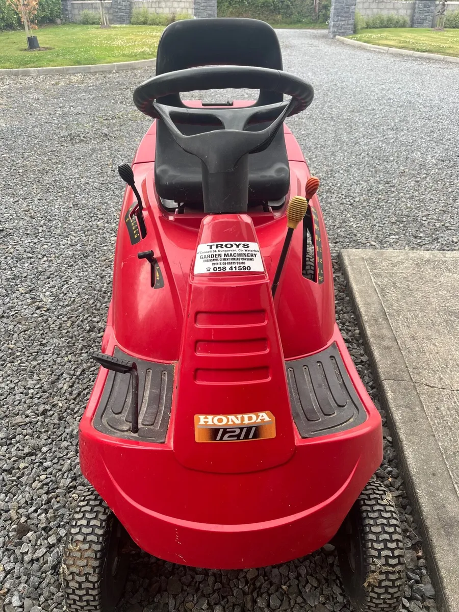 Honda 1211 Ride on Lawnmower - Image 1