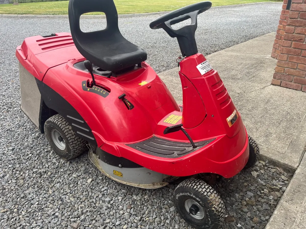 Honda 1211 Ride on Lawnmower - Image 2
