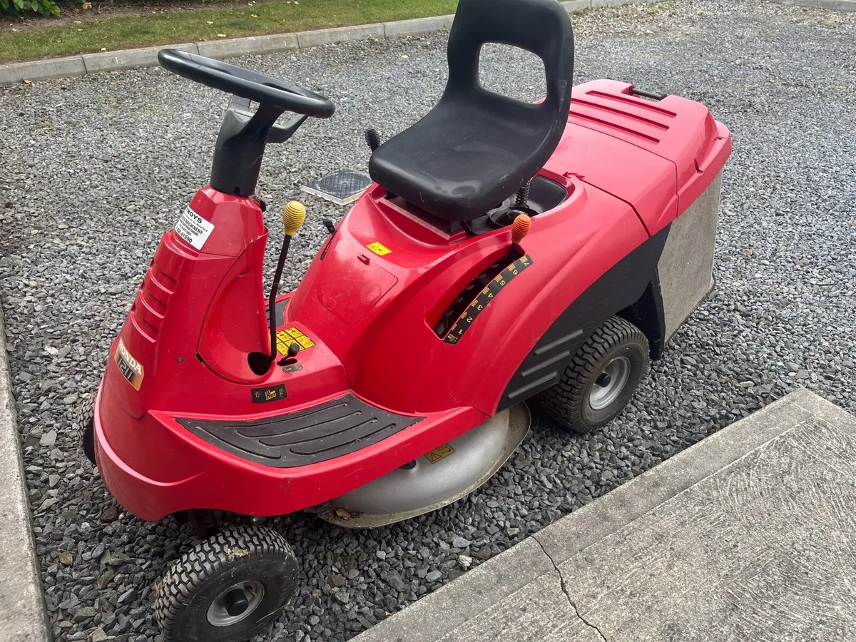 Honda 1211 Ride on Lawnmower - Image 4