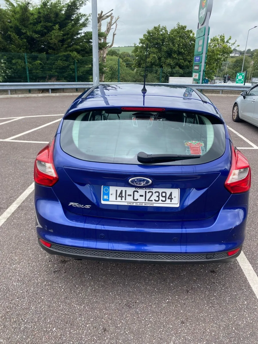 Ford Focus 1.6 Zetec - Image 2