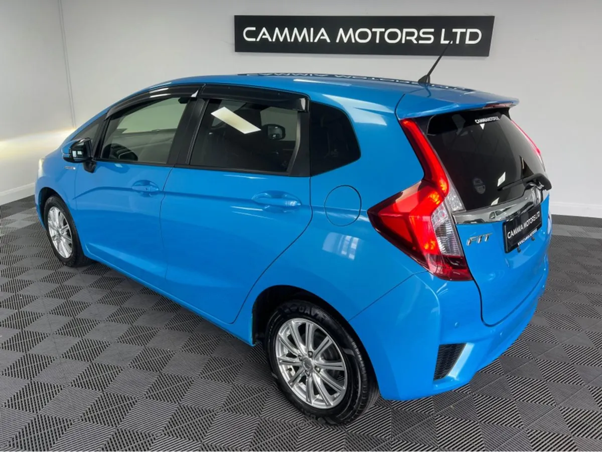 Honda Fit Daa-gp5 Hybrid 5DR Auto - Image 4