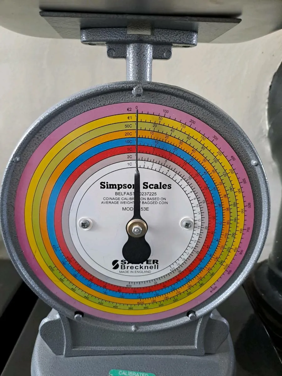 Simpson Scales weighing coins - Image 3