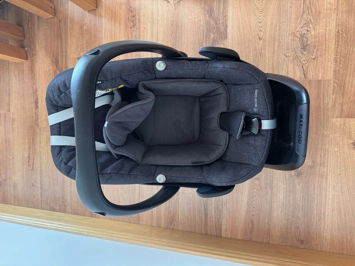 Car seat and Isofix - Image 1