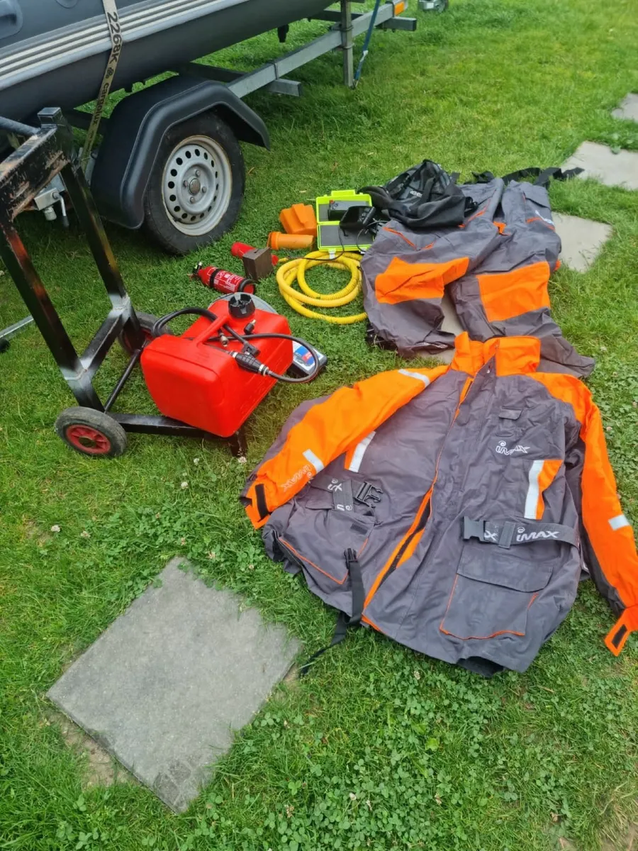 Boat,engine and trailer - Image 4