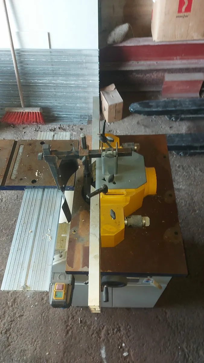 Router 230 V - Image 4