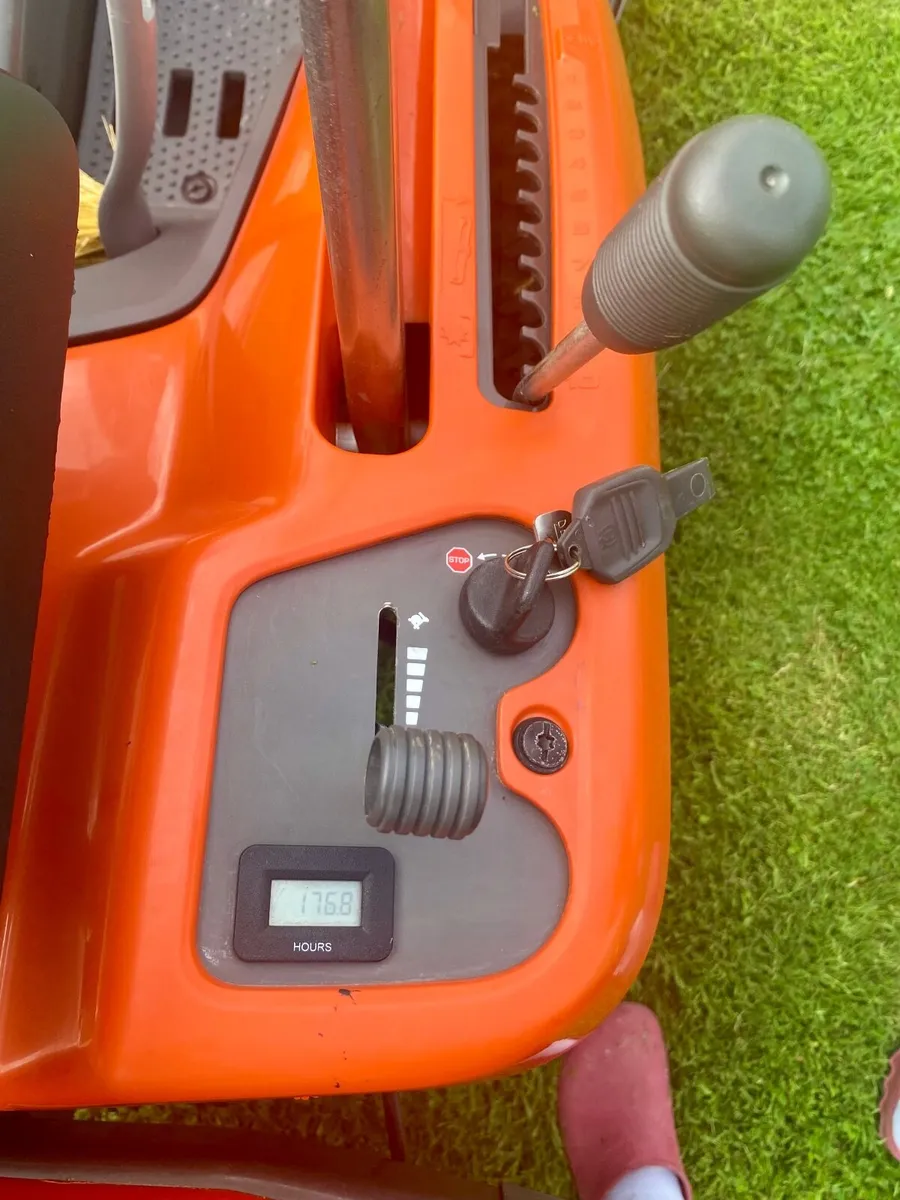 Husqvarna R214TC rider mower - Image 2