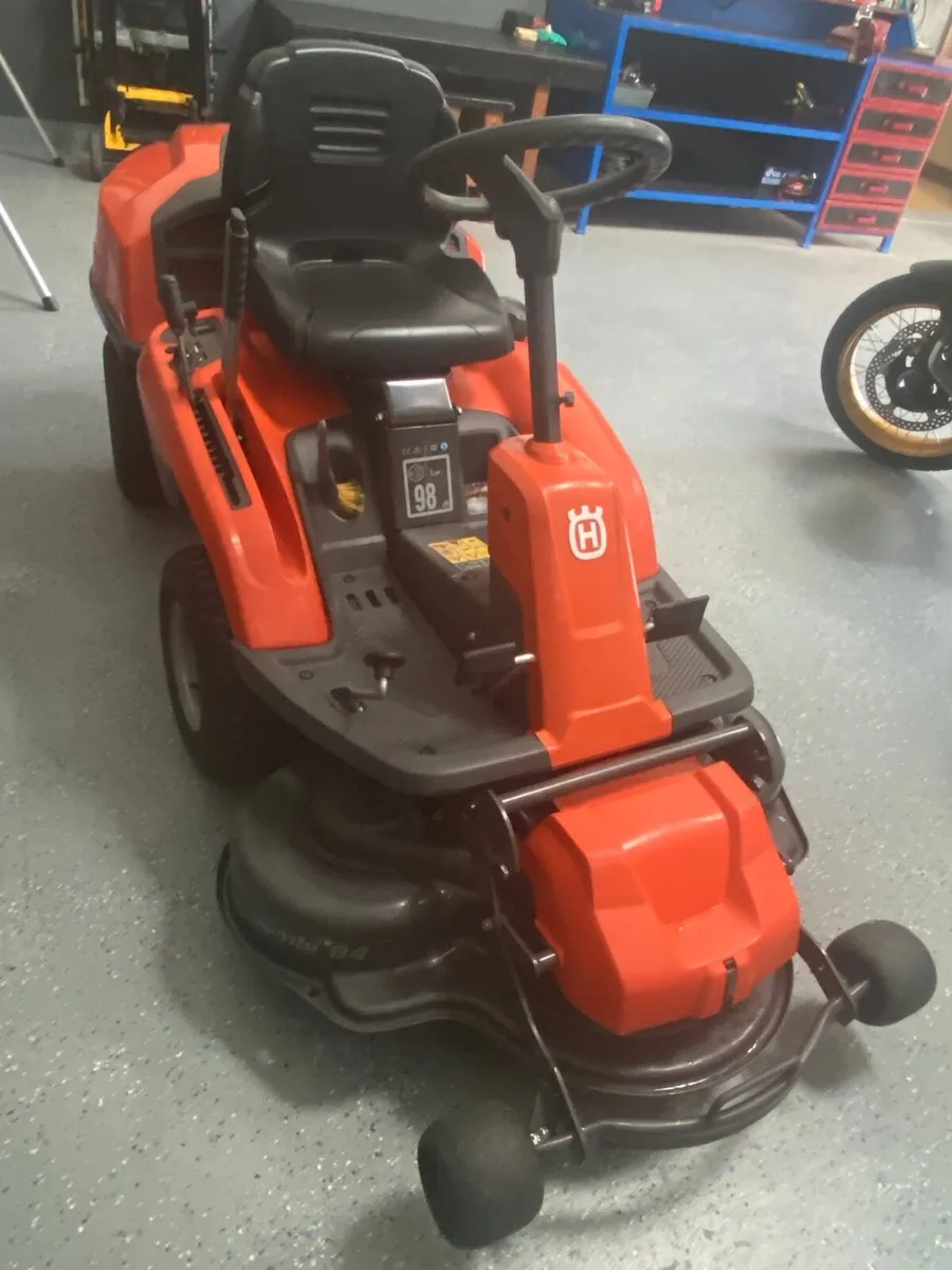 Husqvarna R214TC rider mower - Image 3