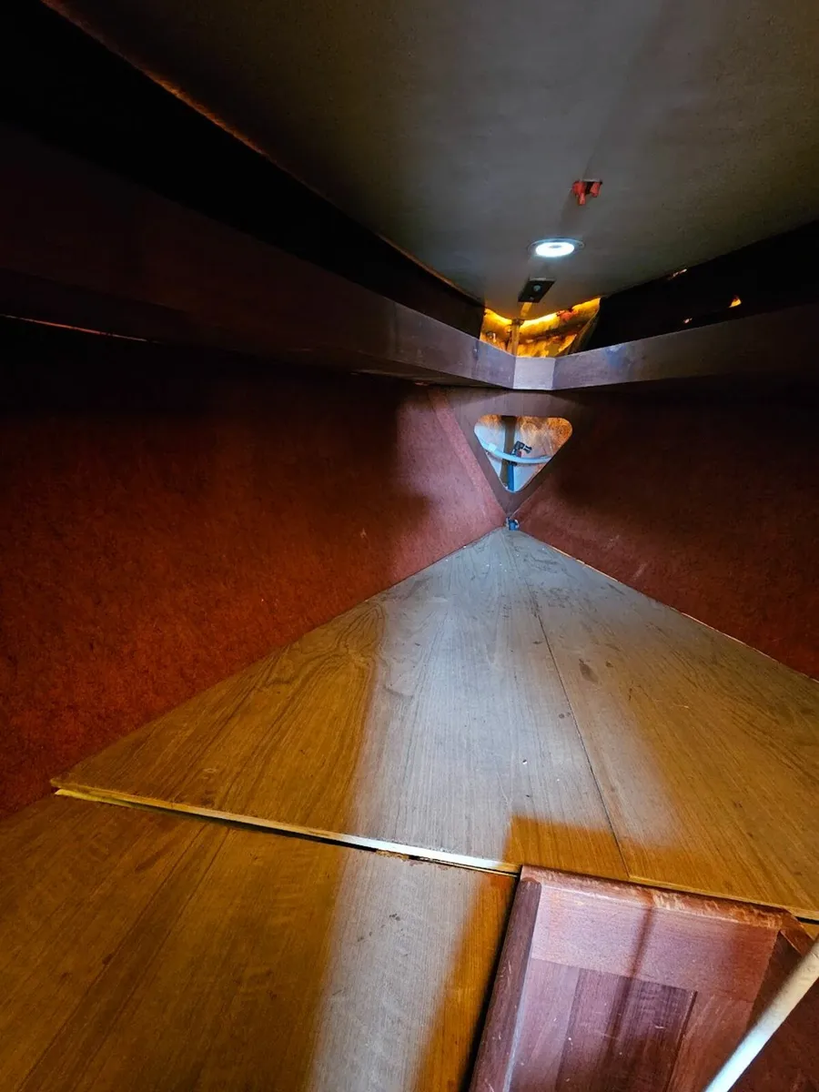 Solid Sailing yacht - Image 2