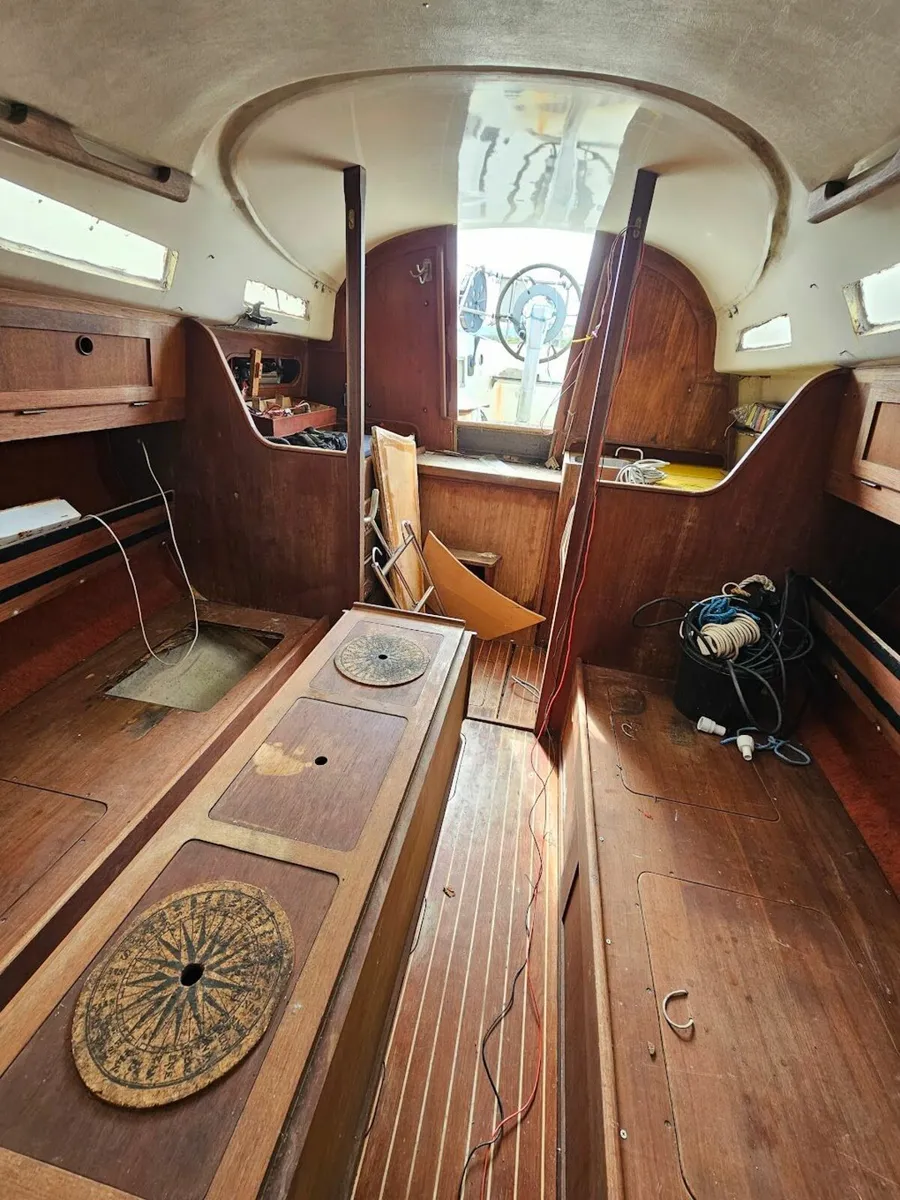 Solid Sailing yacht - Image 3