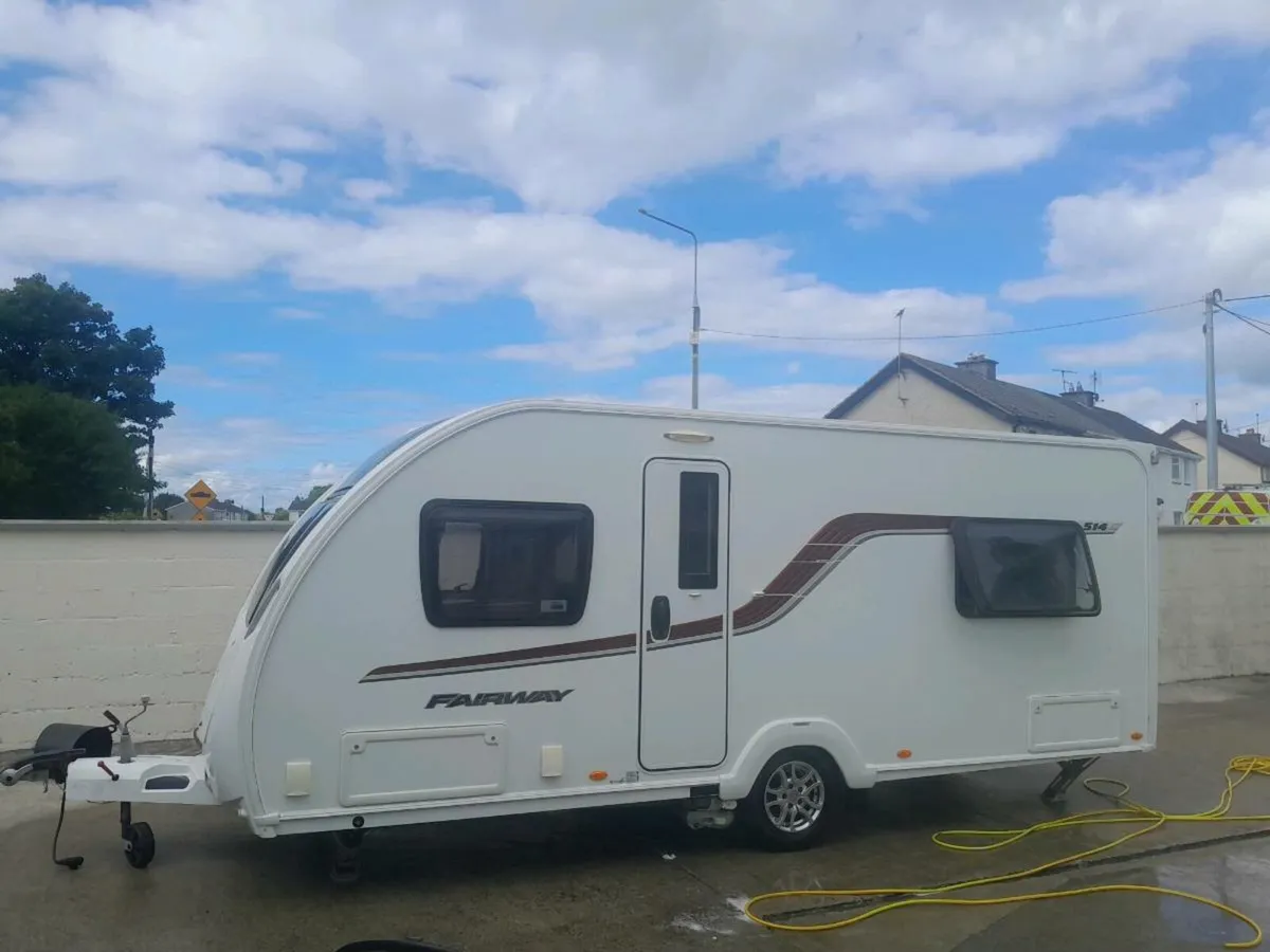 2015 Swift fairway 514 fixed bed air awing - Image 1