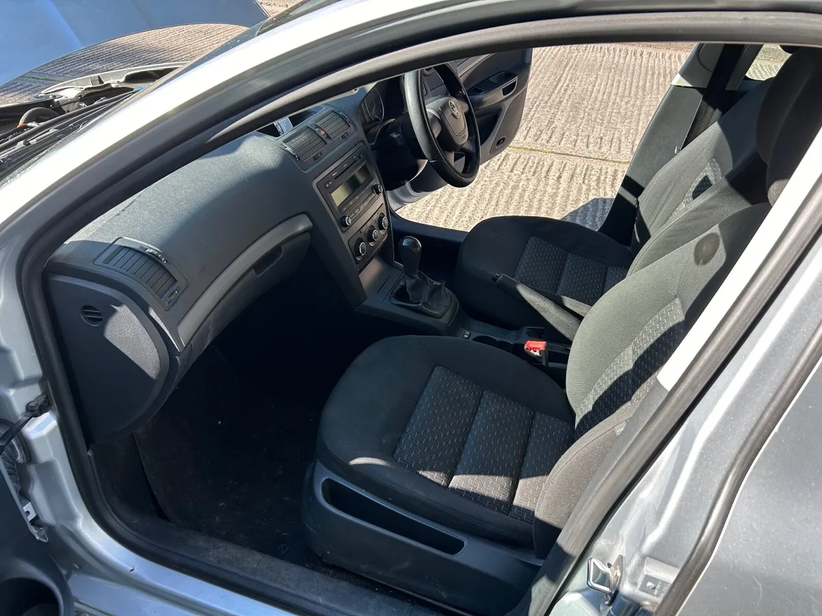 Skoda Octavia 2011 - Image 2