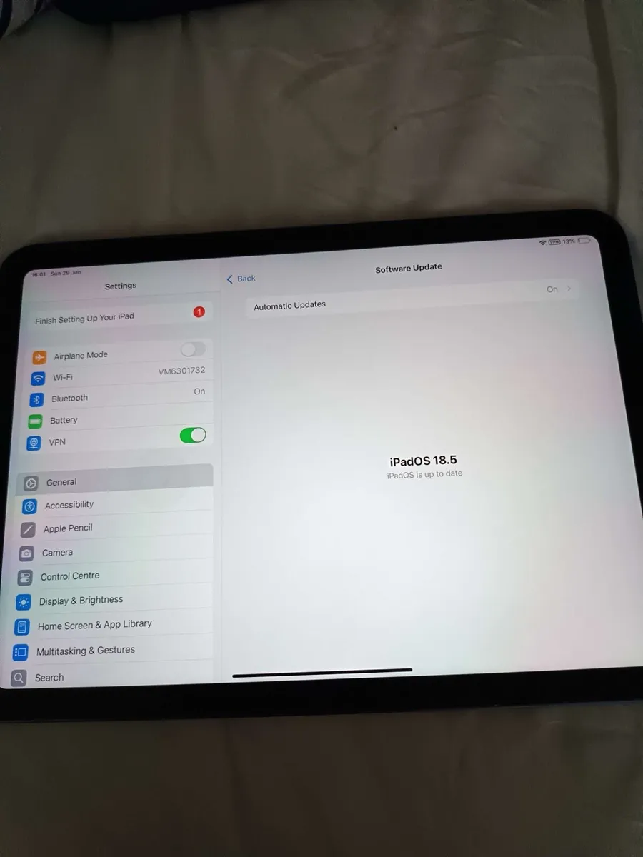 iPad 10th generation - WiFi - 64GB - Image 1