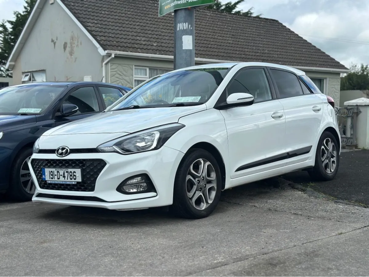 Hyundai i20 Active Deluxe 5DR - Image 1