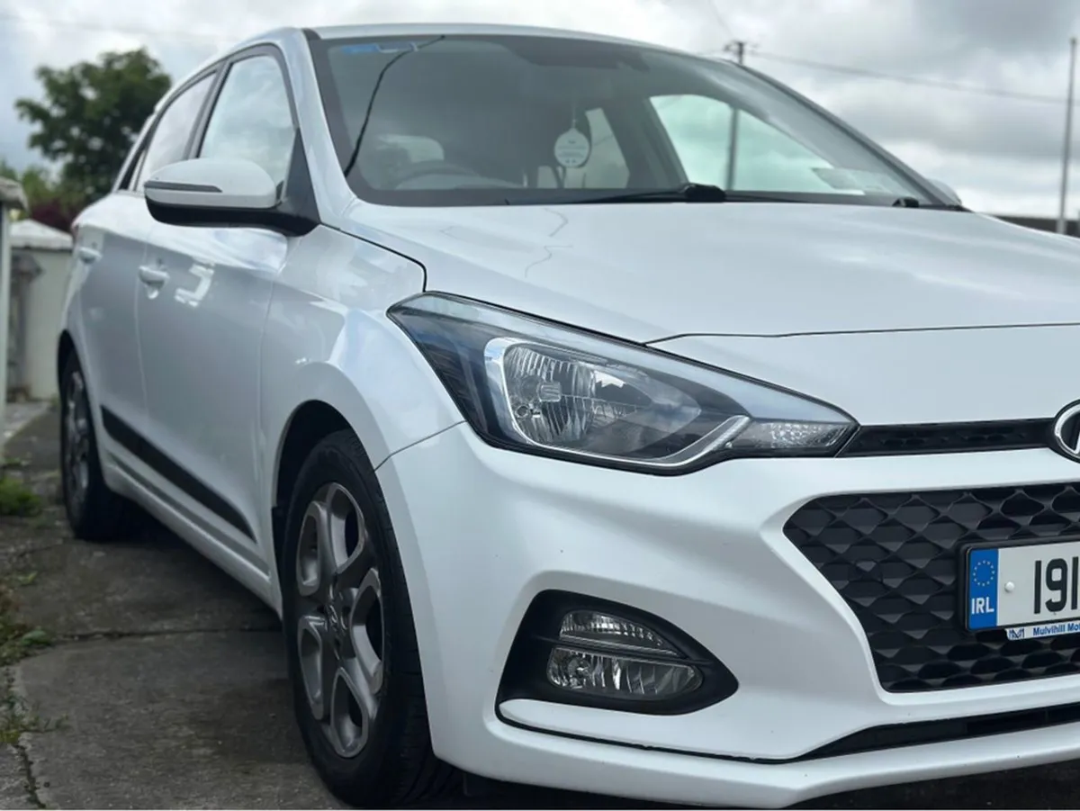 Hyundai i20 Active Deluxe 5DR - Image 2