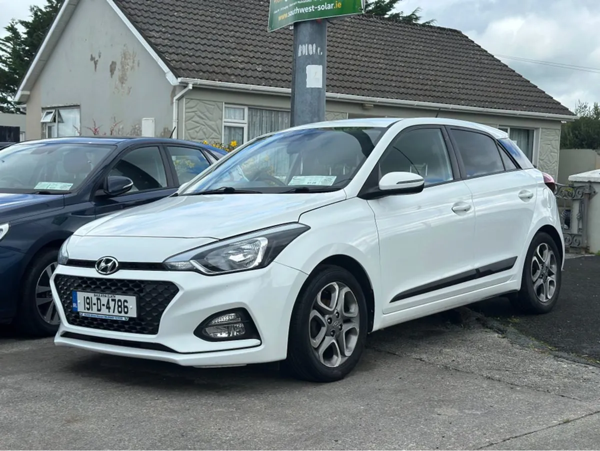 Hyundai i20 Active Deluxe 5DR - Image 3