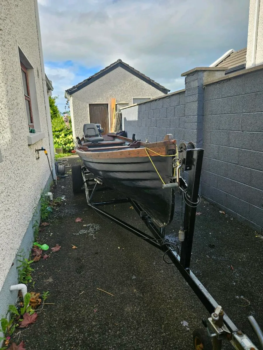 17ft lake boat with engine and trailer - Image 3