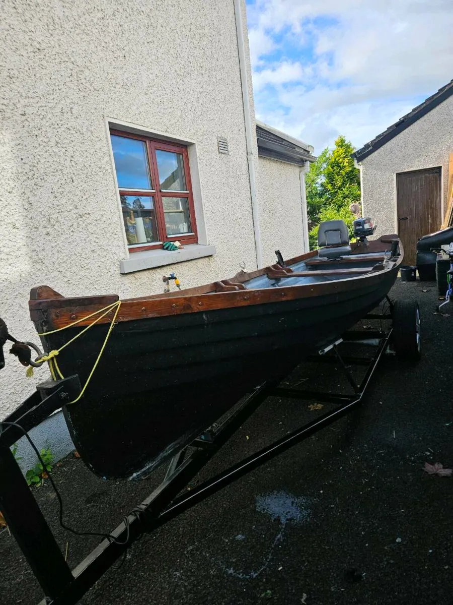 17ft lake boat with engine and trailer - Image 4