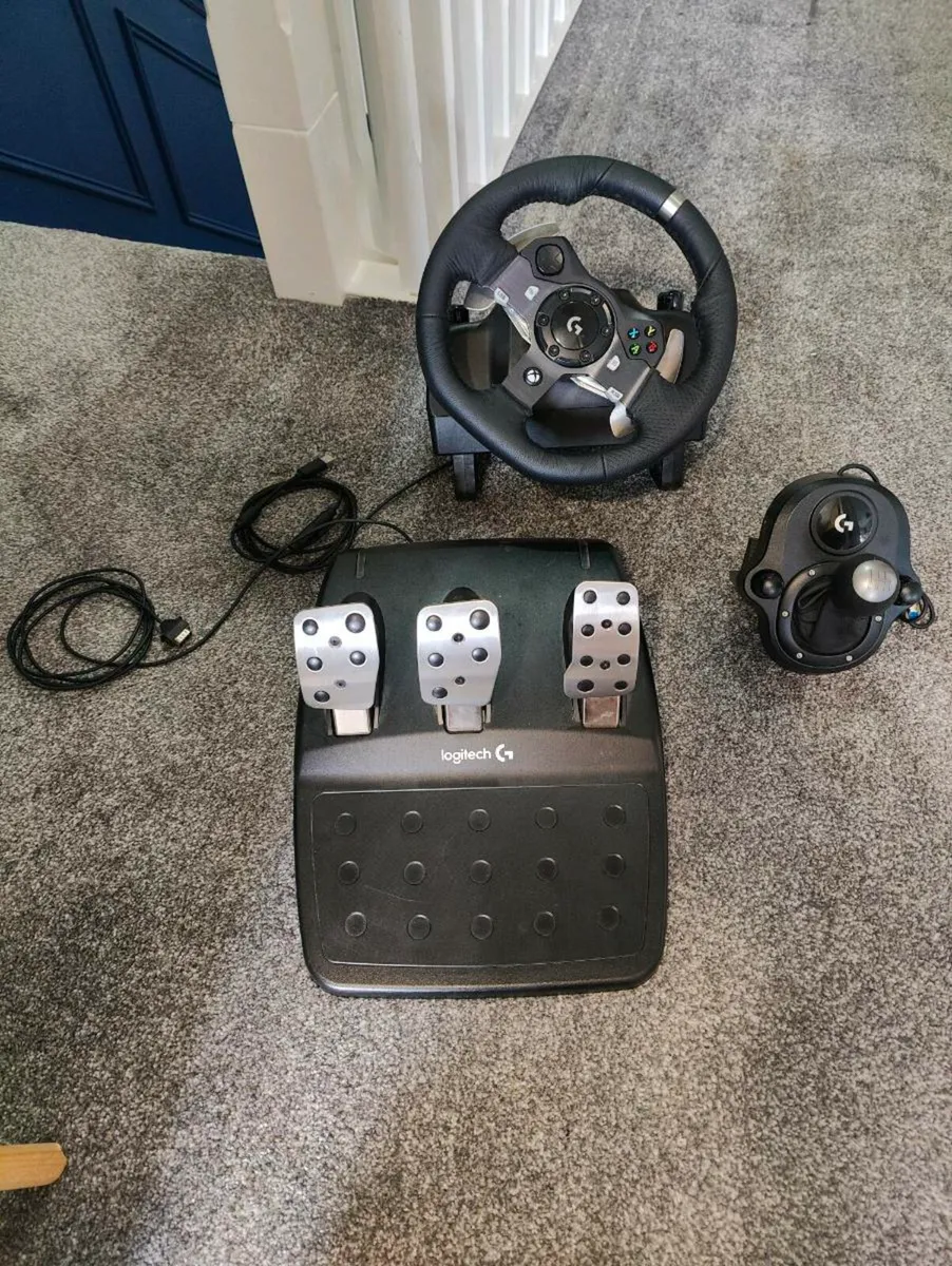 Logitech G920 racing wheel, pedals and shifter - Image 1