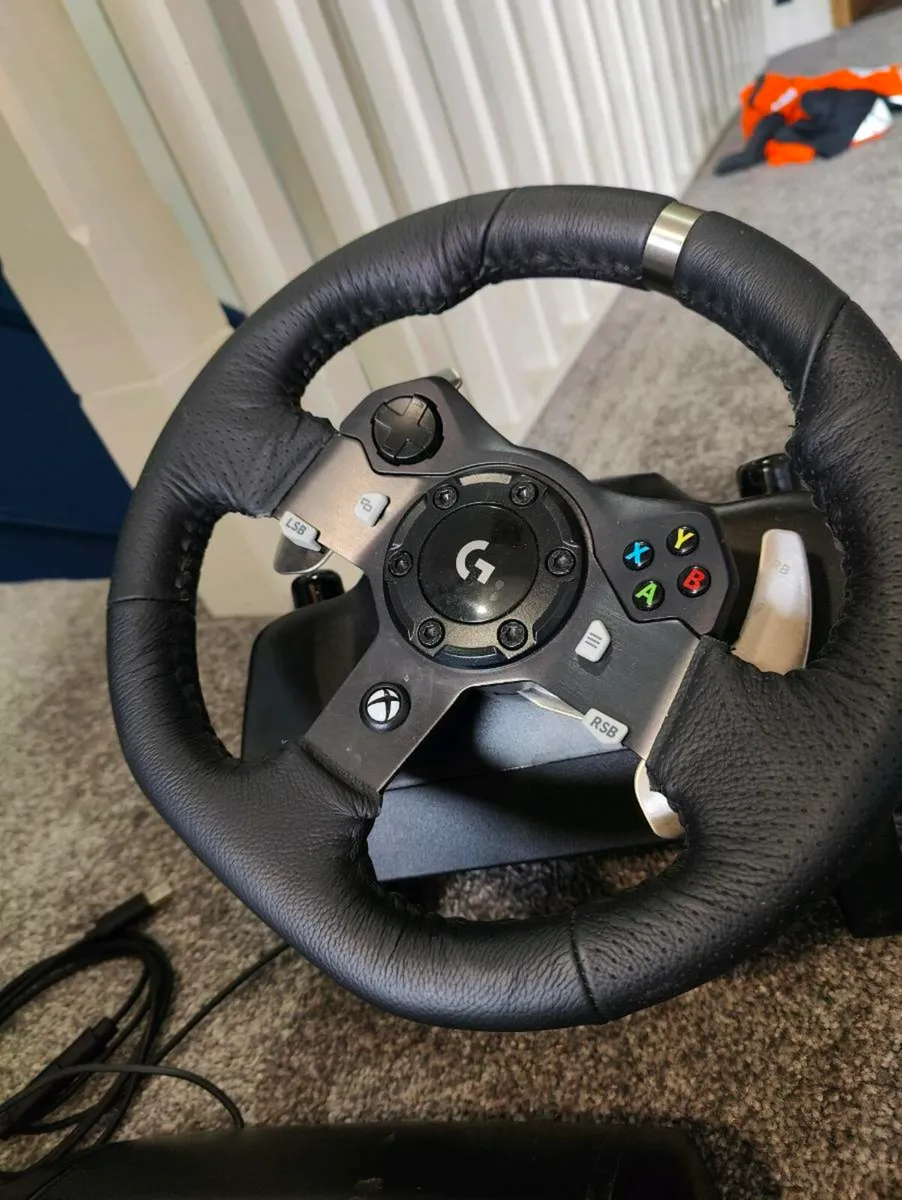 Logitech G920 racing wheel, pedals and shifter - Image 2