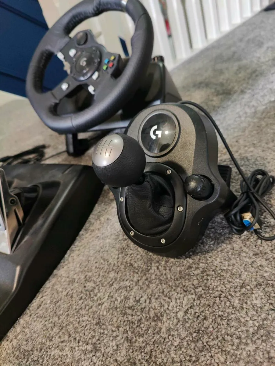 Logitech G920 racing wheel, pedals and shifter - Image 3