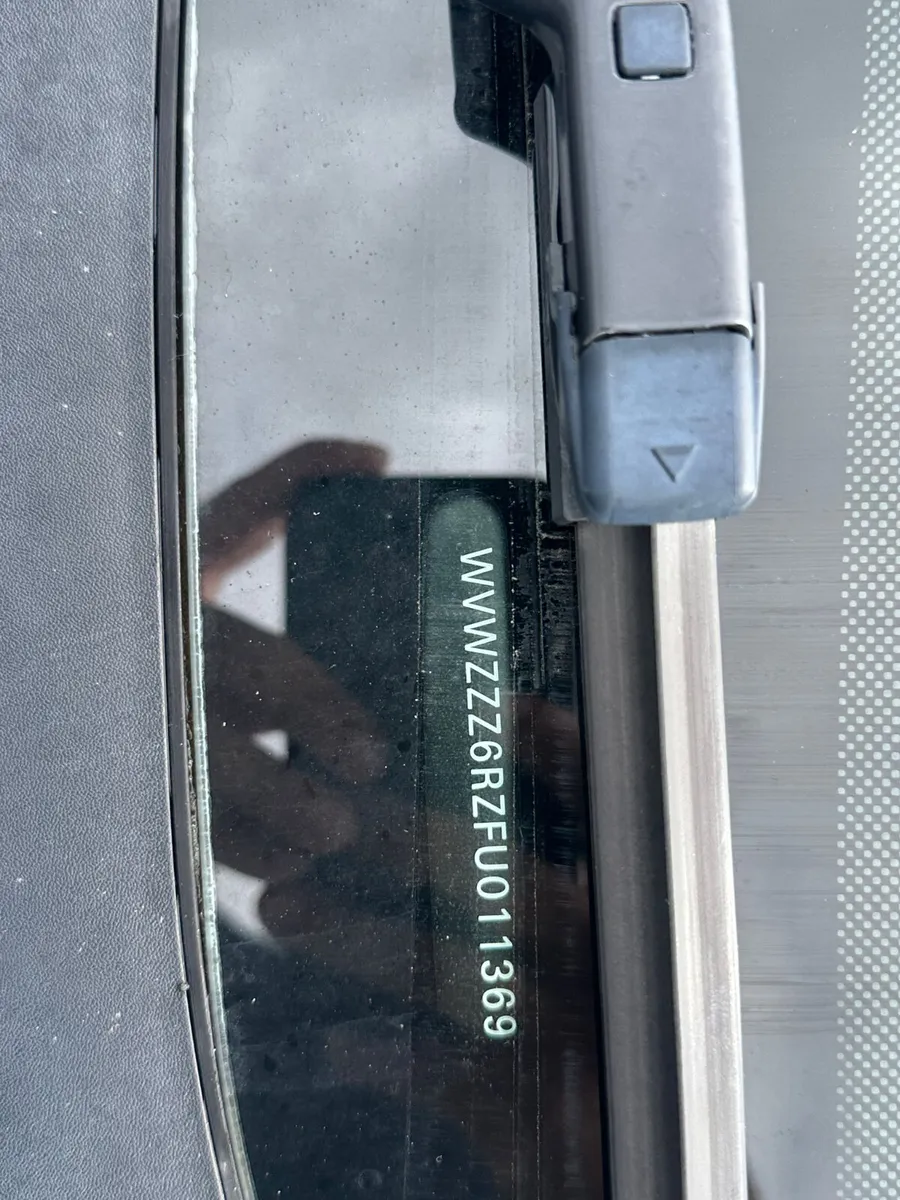 Volkswagen Polo 2014 with CarPlay - Image 3