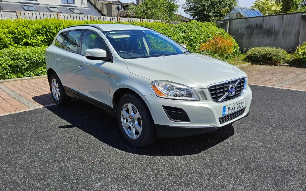 Volvo XC60 2011 SUV D3 2.0L - Image 4