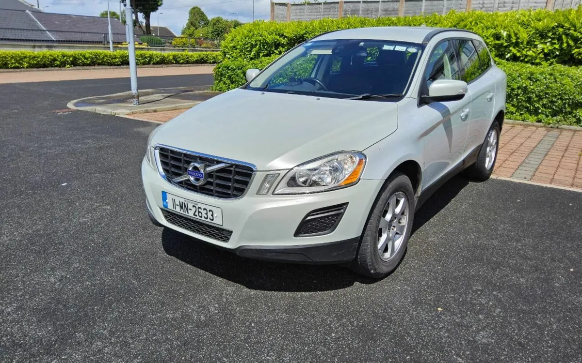 Volvo XC60 2011 SUV D3 2.0L - Image 1