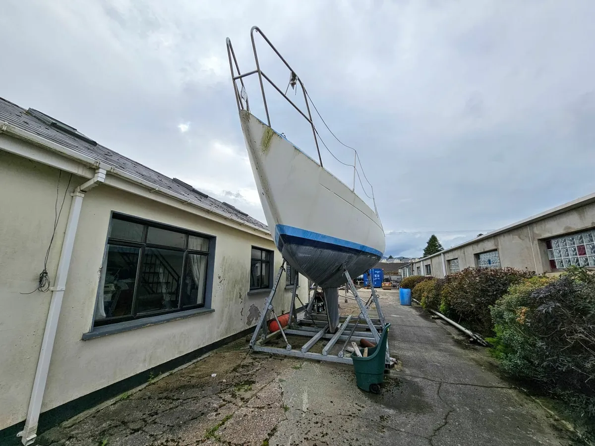 Solid Sailing yacht - Image 1