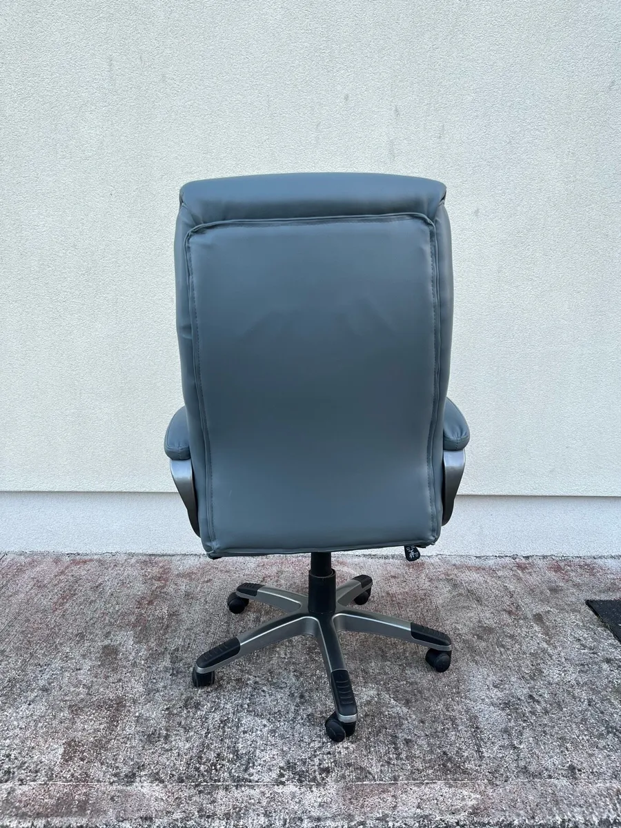 Gaming chair - Image 4